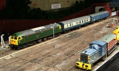 47500 "Great Western" works a pair of HST barrier coaches.